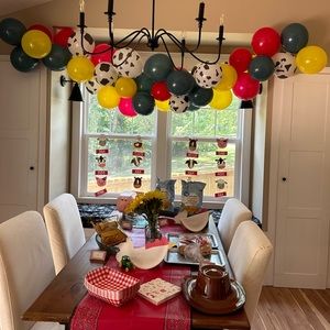 CLUCK OINK MOO BDAY DECOR 🐔🐷🐮